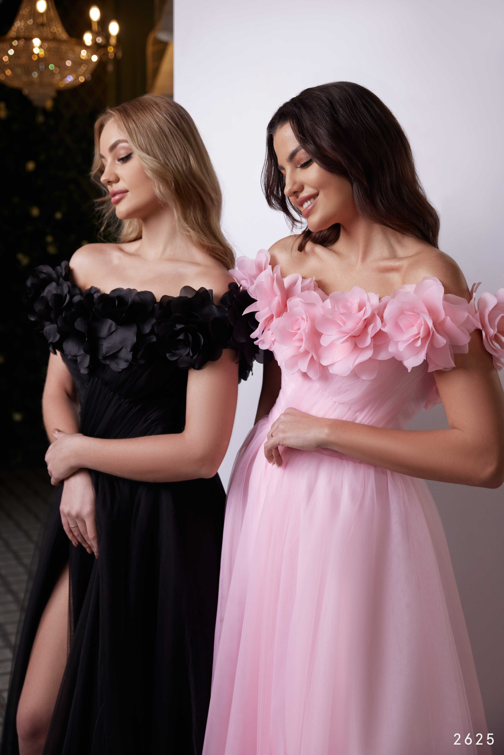 Originální růžové korzetové společenské nebo plesové šaty s rozparkem na sukni s 3D květy. Salon Hanna Valašské Klobouky Zlín